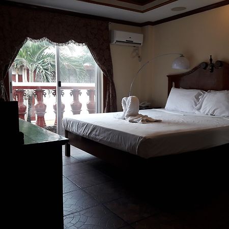 Palm Tree Resort 奥隆阿波 外观 照片